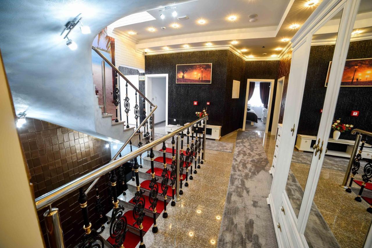 Hotel PALACE Velika Kladusa Buitenkant foto